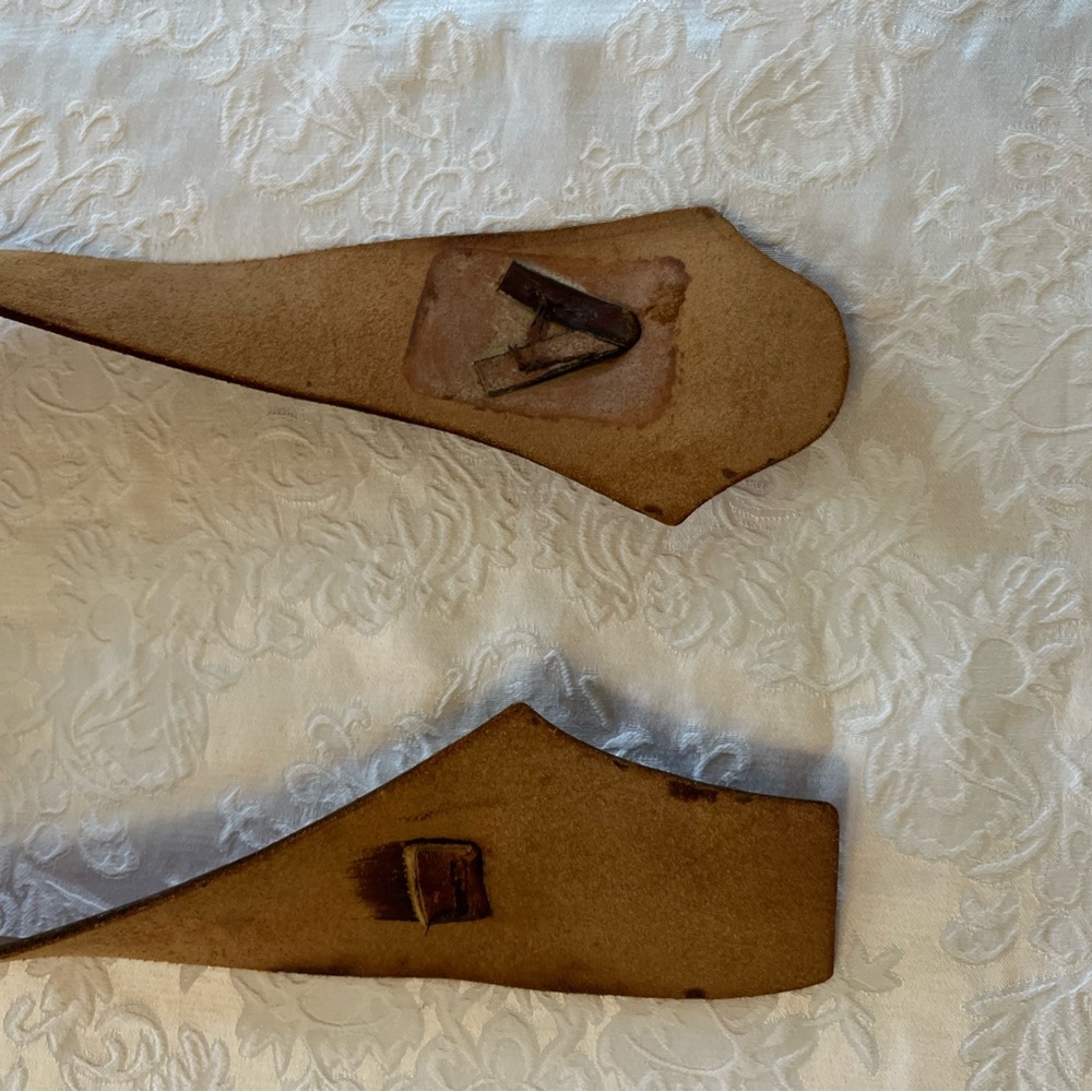 Vintage 70s leather belt with great hardware. Unmarked Etienne Aigner? - Picture 11 of 16